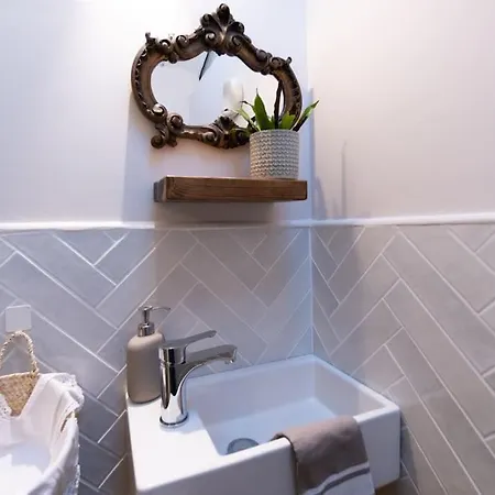 Ray Of Sunshine Apartment